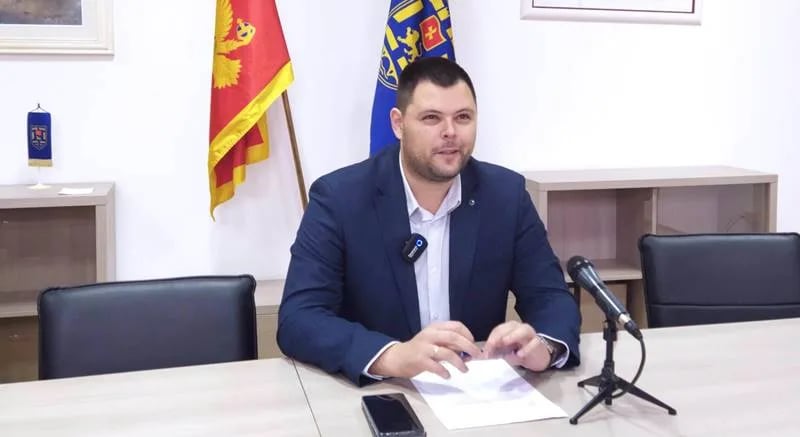 Kovačević: Ako nadležni ne otkriju ko je kamenovao autobus sa djecom, to će uraditi Nikšićani