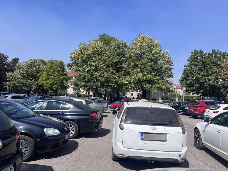 (FOTO) Saobraćajni kolaps kod kapele, vozači nervozni, policija piše kazne